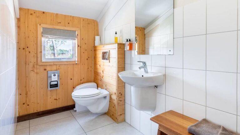 Room 10 11 12 16 Trails End Banthroom 768x432
