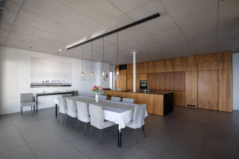 22 protea gordons bay 09 open plan dining with kitchen 768x512