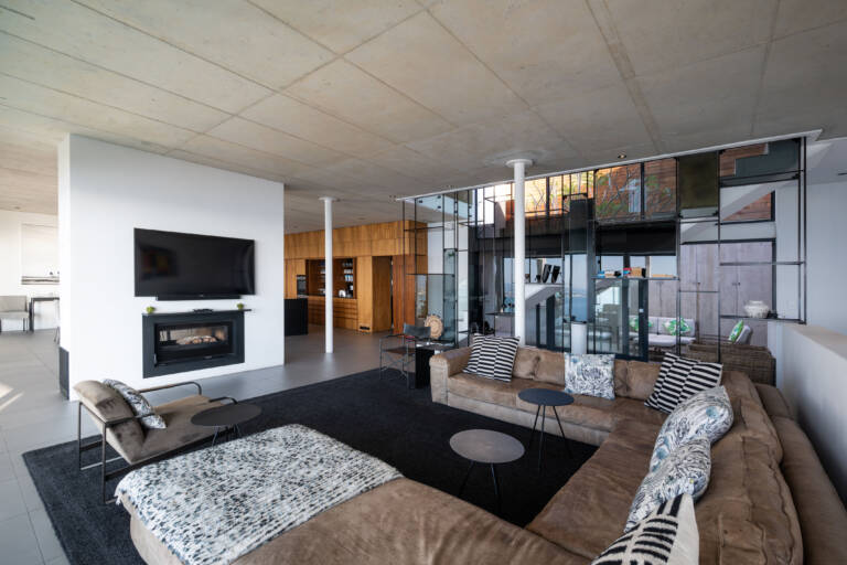 22 protea gordons bay 18 lounge fire place with tv area 768x512