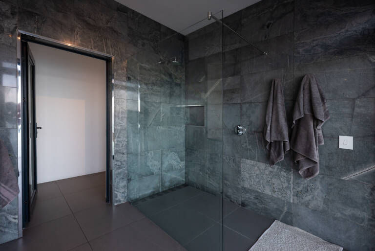 22 protea gordons bay 33 en suite shower with sea view 768x513