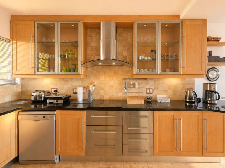 24 gordonia gordons bay 10 fully equipped kitchen with modern appliances 768x576