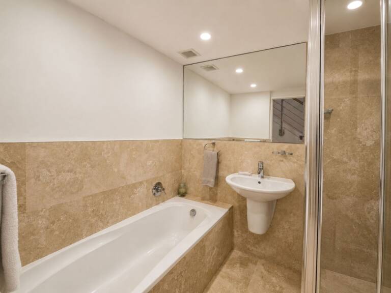 24 gordonia gordons bay 26 guest bathroom with bath and shower 768x576