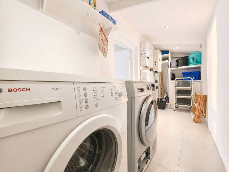 24 gordonia gordons bay 29 self catering holiday house with laundry room 768x576