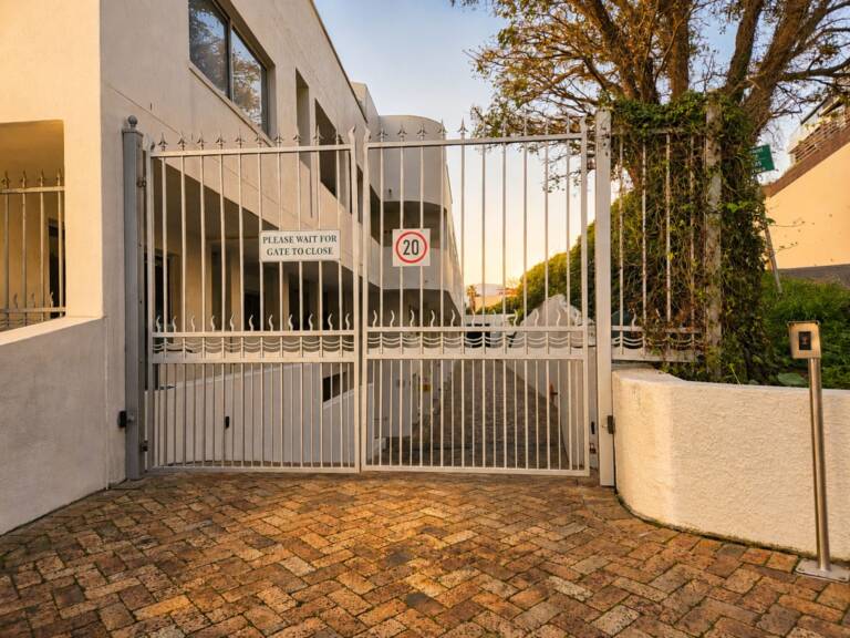 24 gordonia gordons bay 31 beach front self catering with secure parking 1 768x576