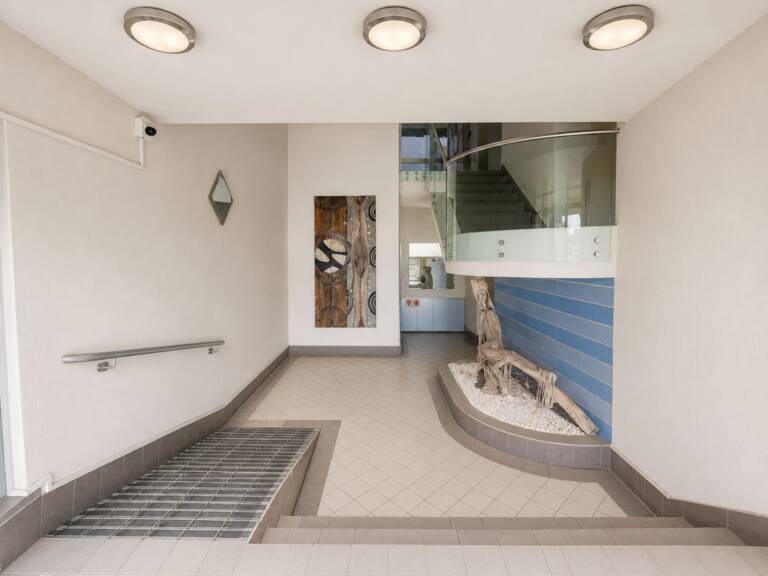 24 gordonia gordons bay 38 beach front self catering with building lobby 1 768x576