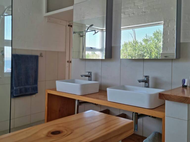 75 protea gordons bay 25 bedroom with modern bathroom 1 768x576