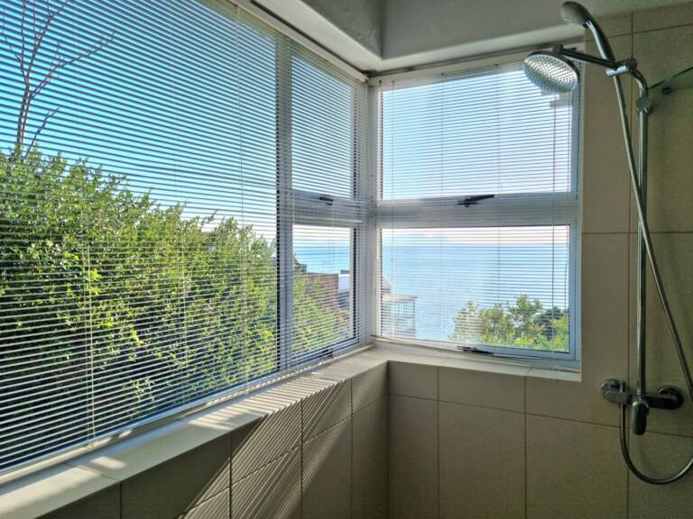 75 protea gordons bay 26 en suite with shower 1 768x576