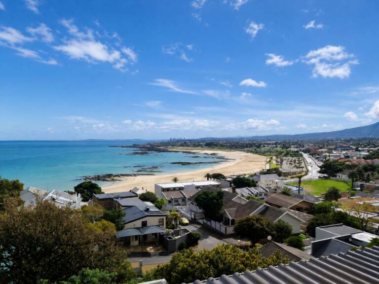 amazing view villa gordons bay 04 central holiday home with view of the beach 768x576