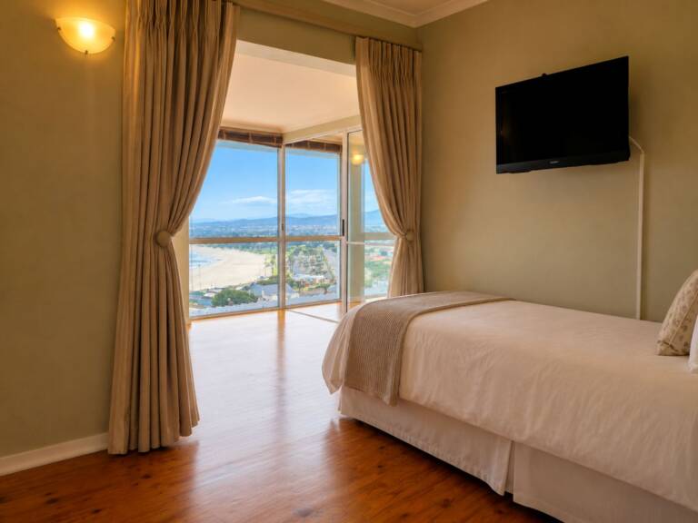 amazing view villa gordons bay 13 bedroom with extra bed 768x576