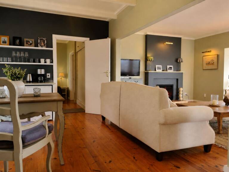 amazing view villa gordons bay 17 luxury living room with kitchenette 768x576