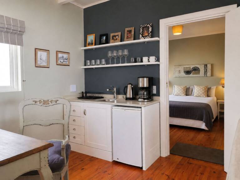 amazing view villa gordons bay 19 kitchenette with cooking appliances 768x576