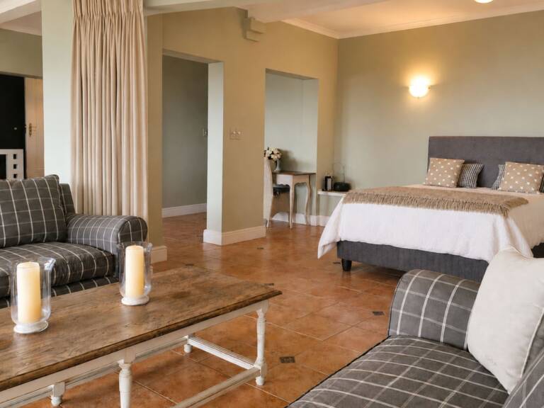 amazing view villa gordons bay 23 self catering 4 bedroom with comfortable furniture 768x576