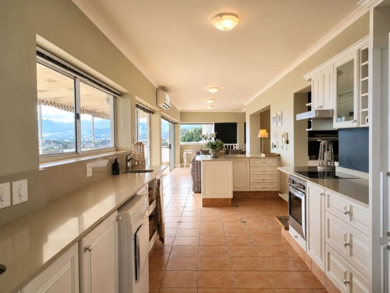 amazing view villa gordons bay 27 fully equipped kitchen with self catering 768x576