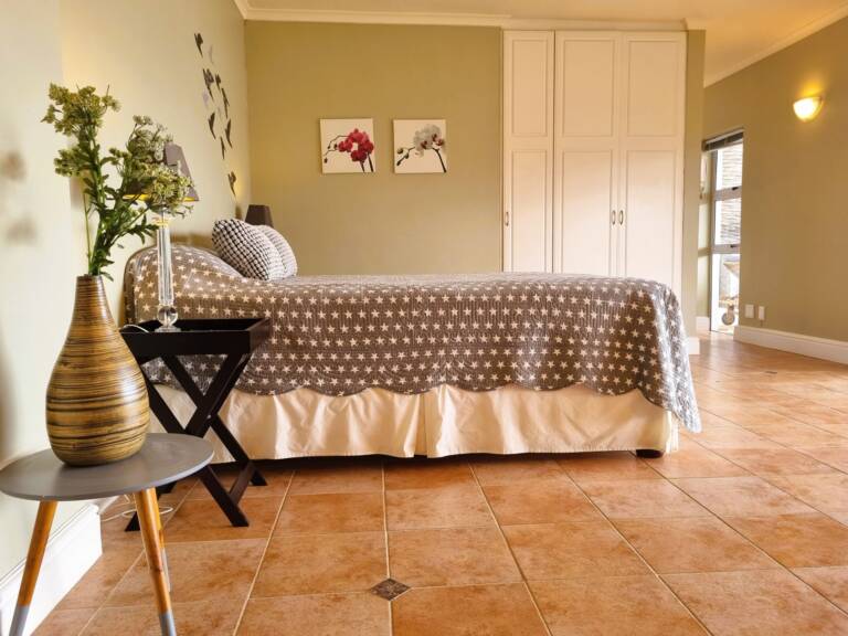 amazing view villa gordons bay 33 bedroom with en suite bathroom 768x576