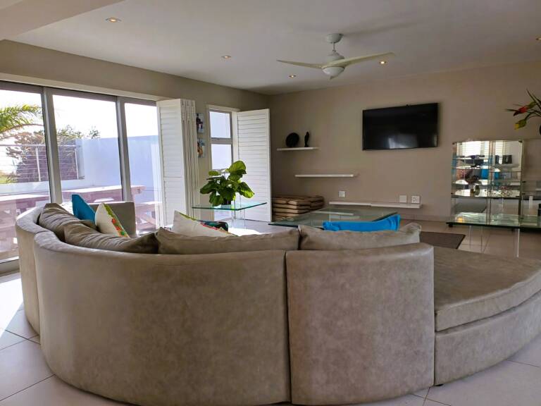antilles on the beach gordons bay 07 sitting room with tv area 768x576