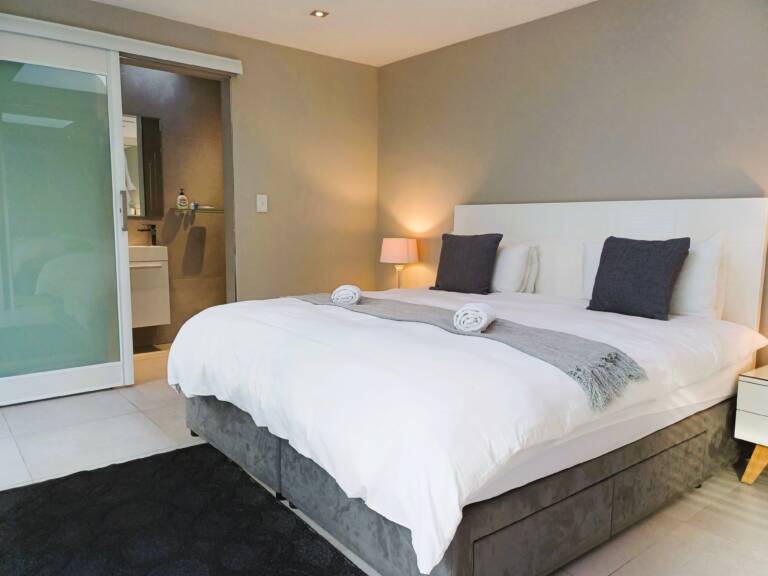 antilles on the beach gordons bay 30 bedroom with en suite bathroom 768x576