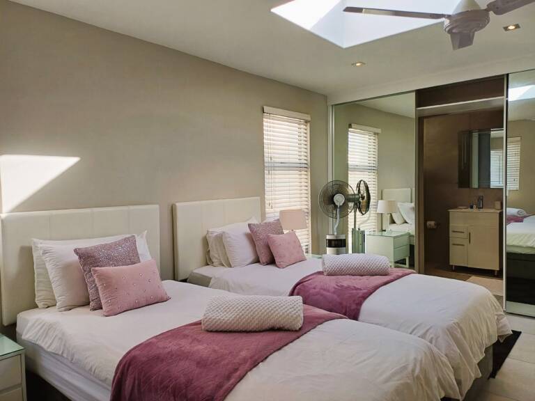 antilles on the beach gordons bay 32 twin bedroom with 2 single beds 768x576