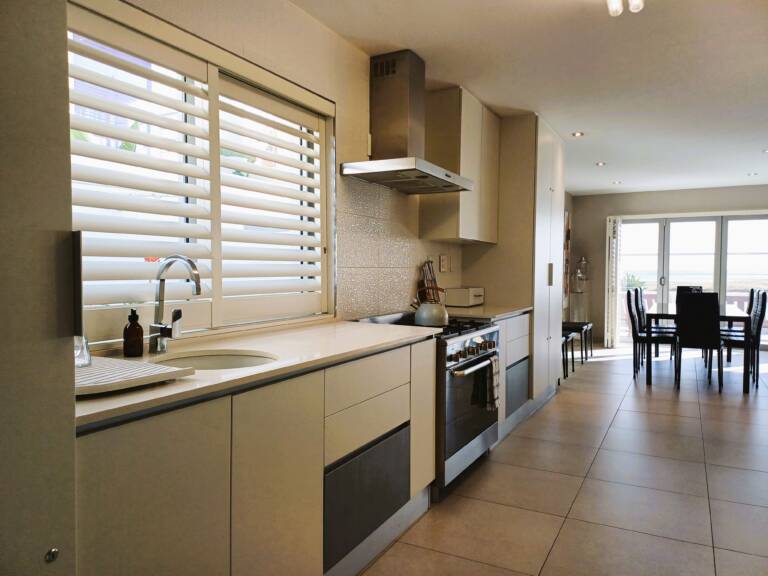 antilles on the beach gordons bay 37 kitchen with gas stove 768x576