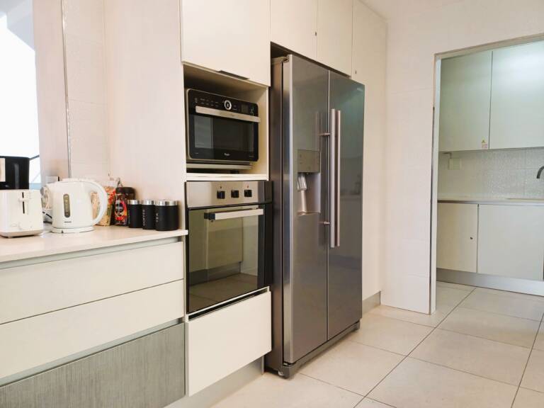 antilles on the beach gordons bay 39 modern kitchen with electric oven 768x576