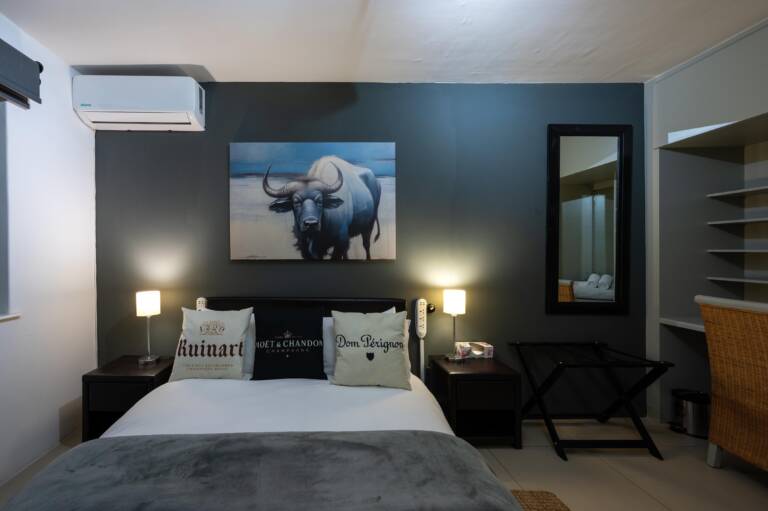 beach2anchor gordons bay 16 bedroom with desk 768x511