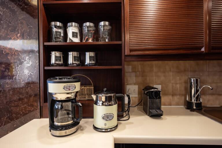 beach2anchor gordons bay 29 kitchen with coffee making appliances 768x513