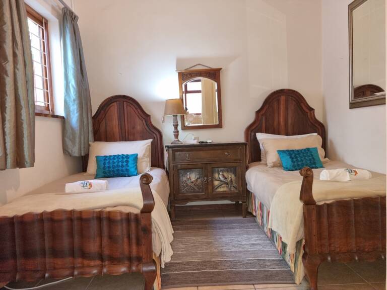 bikini beach holiday home gordons bay 14 2 single beds with en suite bathroom 768x576