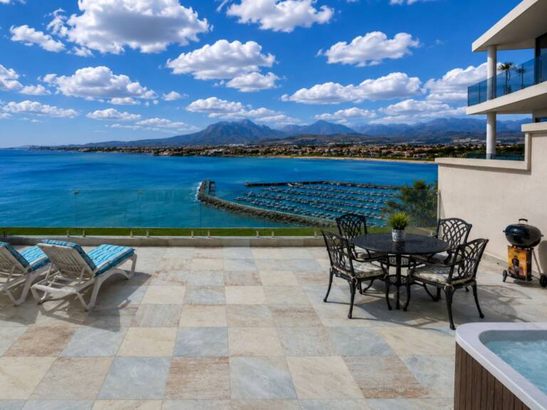 bikini views gordons bay 01 self catering with panoramic ocean views 768x576