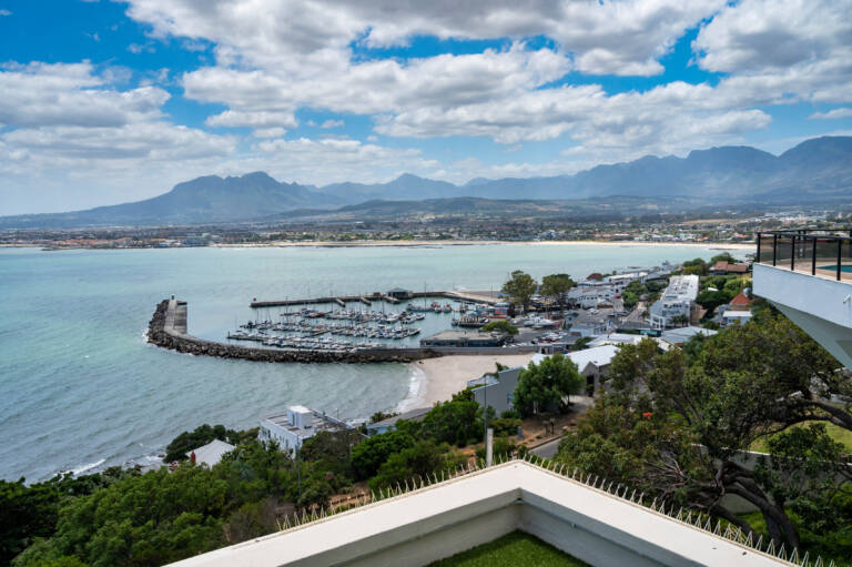 bikini views gordons bay 07 private self catering with sea view 768x511