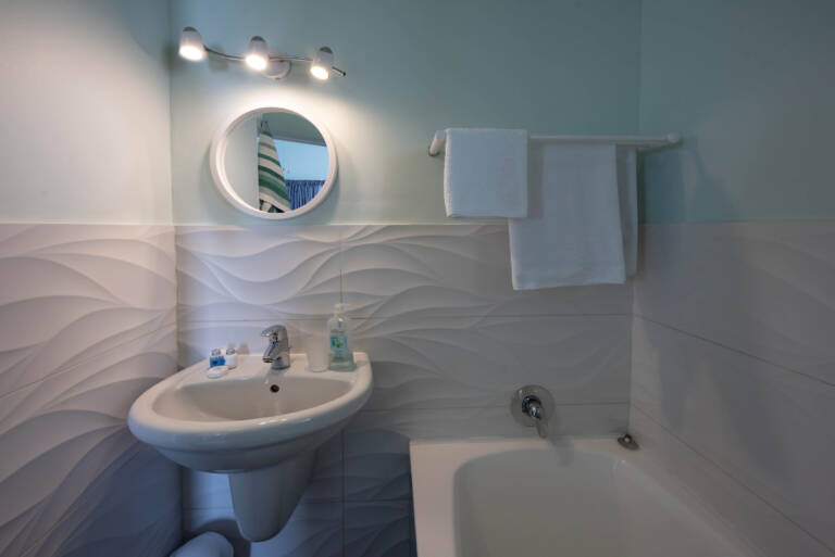bikini views gordons bay 14 bathroom with bath tub 768x513