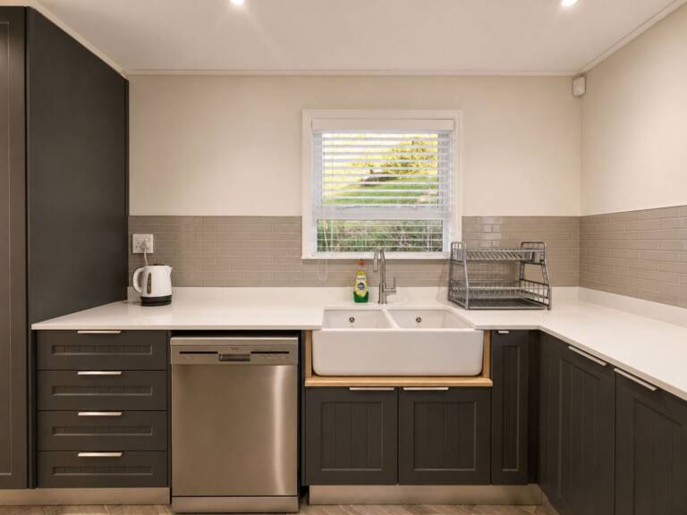 bolussi house gordons bay 15 kitchen with dishwasher 768x576