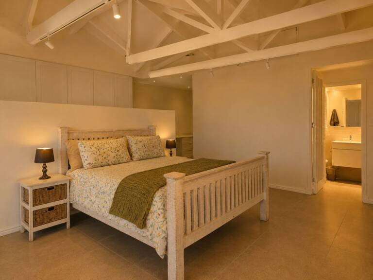 bolussi house gordons bay 18 master bedroom with en suite bathroom 768x576