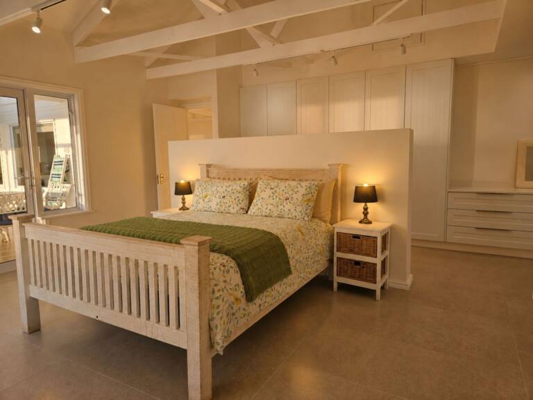 bolussi house gordons bay 19 bedroom with pool and sea views 768x576