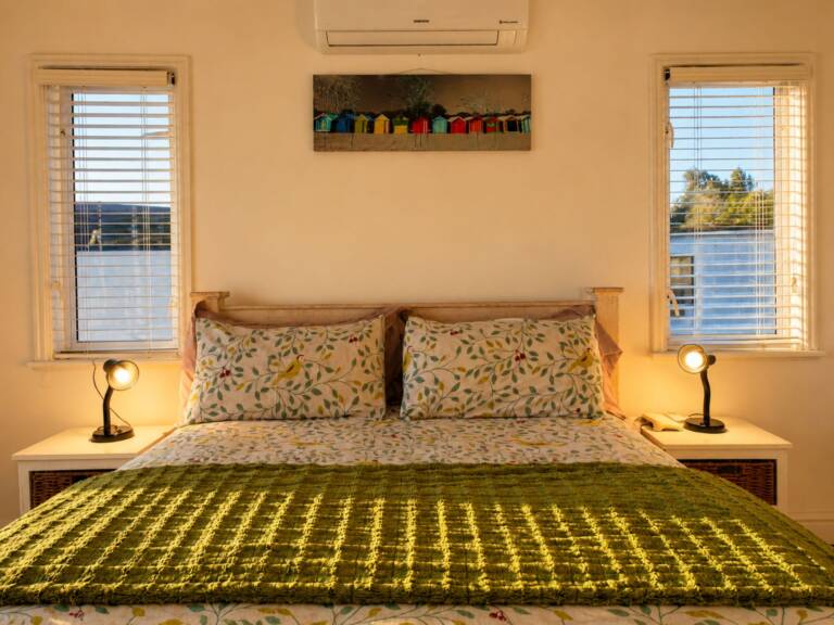 bolussi house gordons bay 27 queen bed with air conditioner 768x576