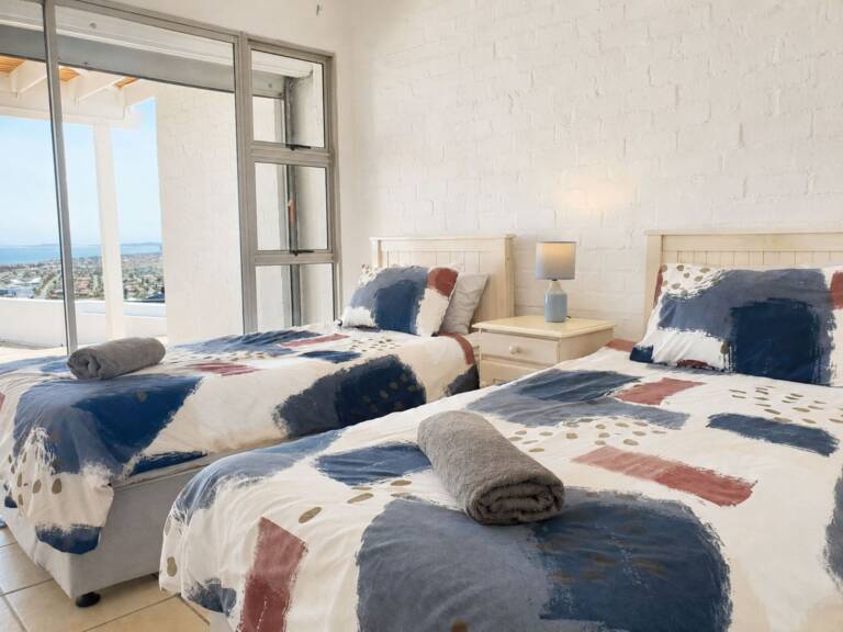 bolussi house gordons bay 30 bedroom with 2 single beds 768x576