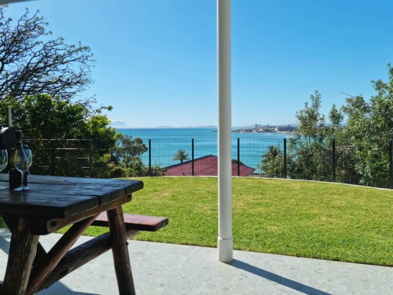 bostrand cottage gordons bay 01 pet friendly accommodation with front garden 768x576