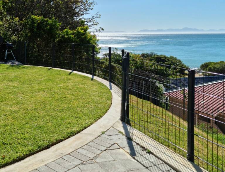 bostrand cottage gordons bay 02 self catering accommodation with ocean view 768x586