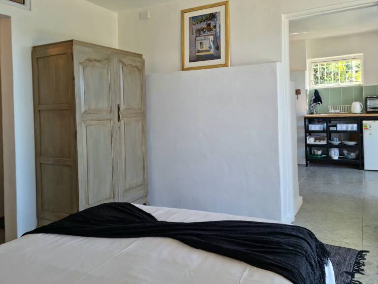 bostrand cottage gordons bay 10 bedroom with en suite bathroom 768x576