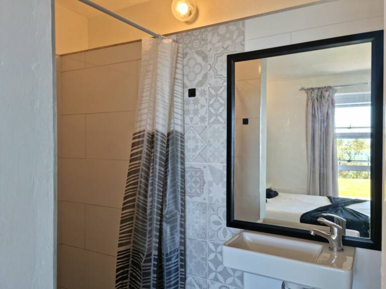 bostrand cottage gordons bay 12 sea view bedroom with en suite bathroom 768x576