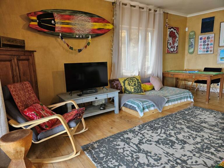 cardamom cottage gordons bay 08 holiday house with tv area 768x576