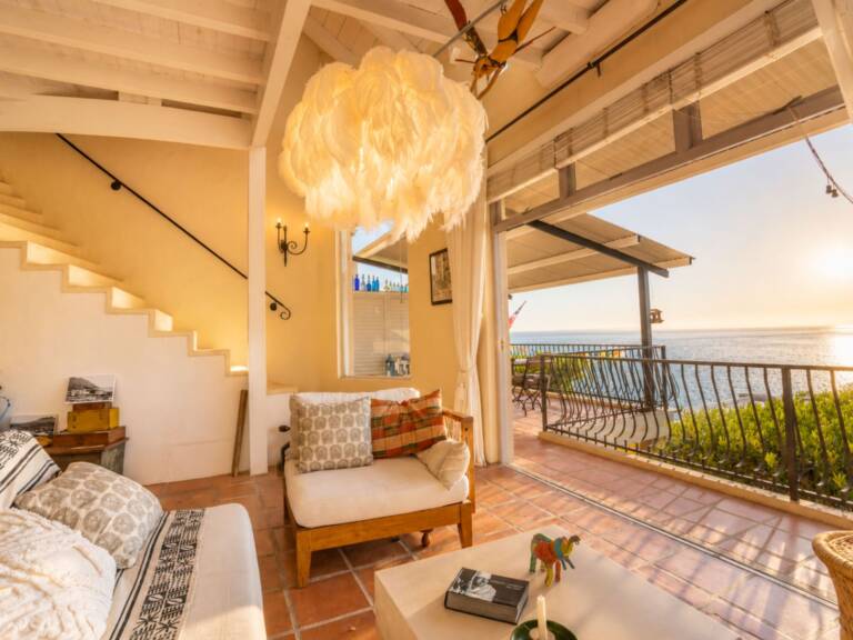 cardamom house gordons bay 12 artistic decor holiday home with panoramic sea view 768x576