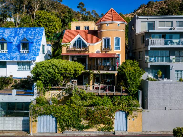 cardamom house gordons bay 29 charming holiday cottage with quick walk to the beach 768x576