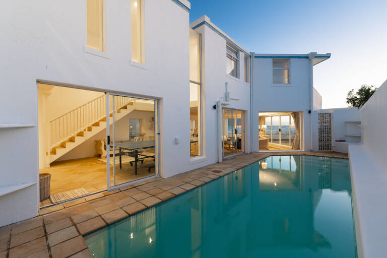 casa blanca gordons bay 03 courtyard with private pool 768x512
