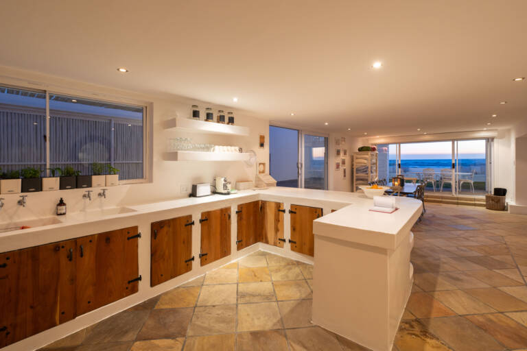 casa blanca gordons bay 08 kitchen with function hire 768x512