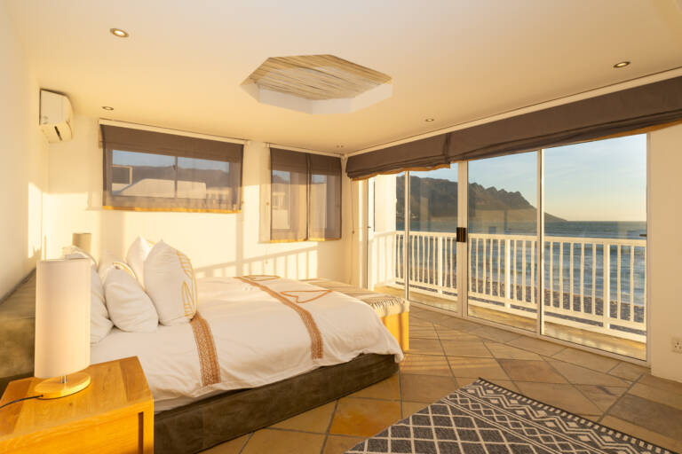 casa blanca gordons bay 10 master bedroom with seaview 768x512