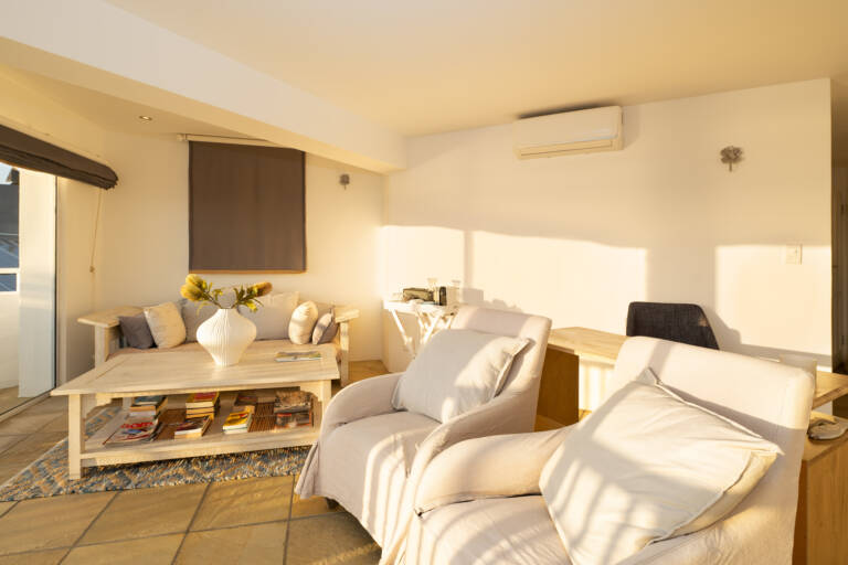 casa blanca gordons bay 13 master bedroom with private lounge 768x512