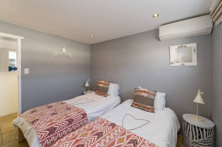 casa blanca gordons bay 21 guest room with airconditioner 768x511