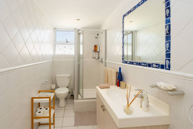 casa blanca gordons bay 22 guest room with shower 768x513