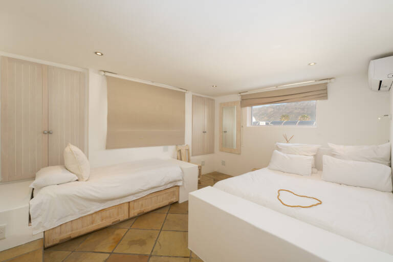 casa blanca gordons bay 26 guest room with multiple beds 768x512