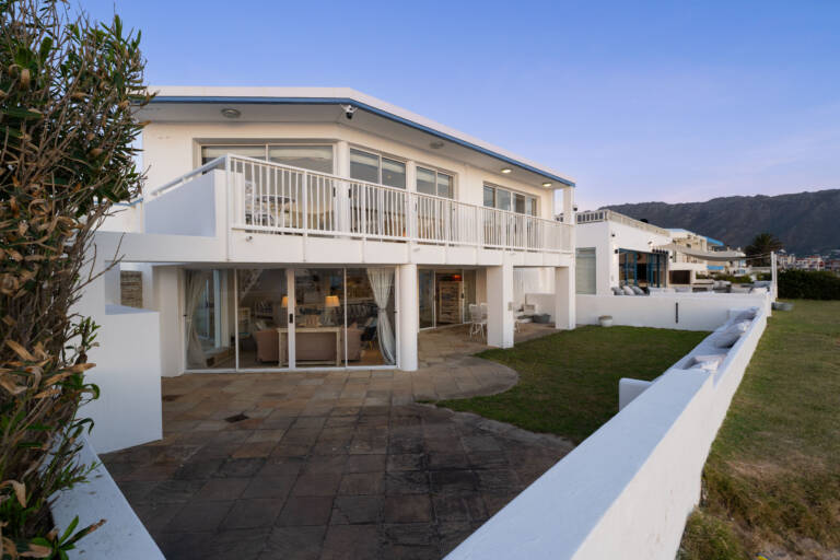 casa blanca gordons bay 32 exterior with beach access 768x512
