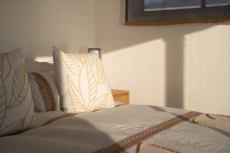 casa blanca gordons bay 37 master bedroom with quality linen 768x512